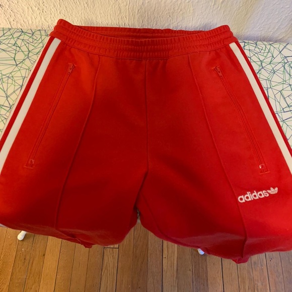 Red Adidas set Emrata - Picture 5 of 8